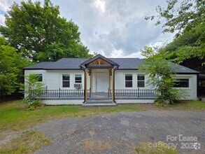 Building Photo - 1000 Ln St