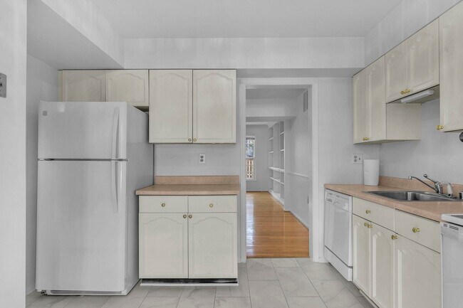 Building Photo - 2534 S Arlington Mill Dr