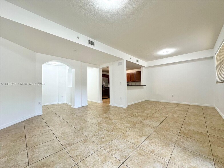 Building Photo - 10870 NW 88th Ter