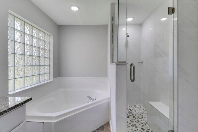 Building Photo - 3033 SE Brierwood Pl