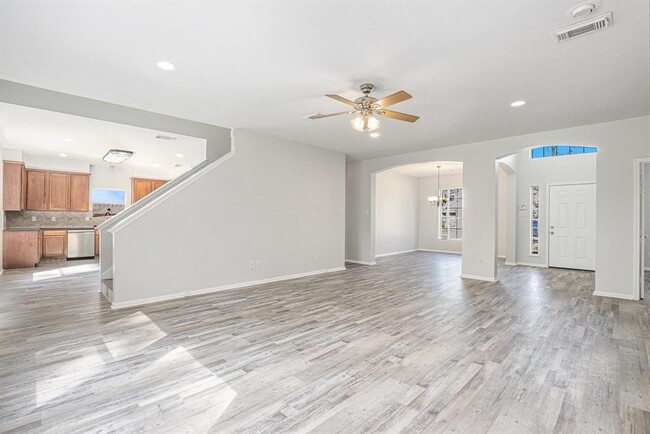 Building Photo - 907 Hinsdale