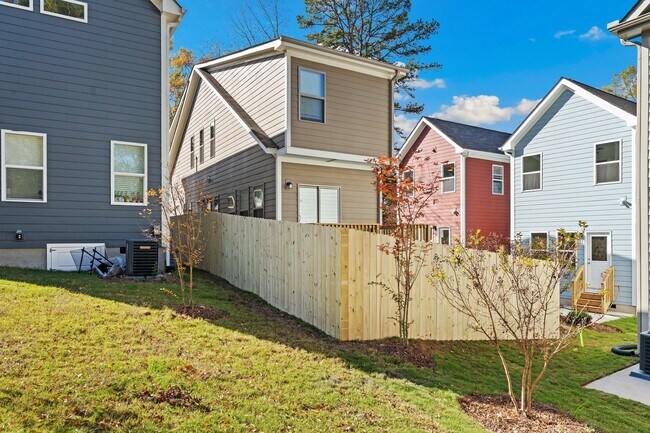 Building Photo - 901 Linwood Ave