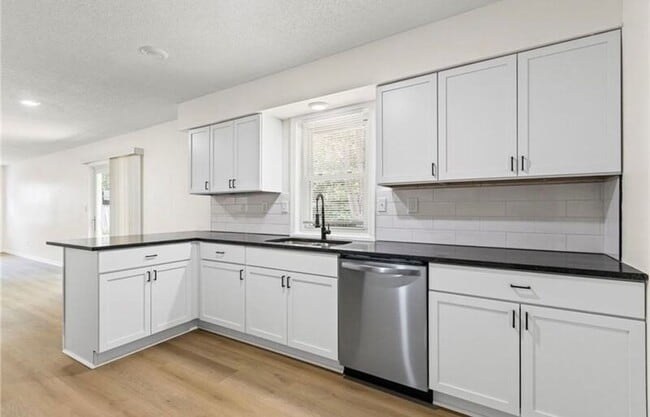 Building Photo - 602 SE Brentwood Dr