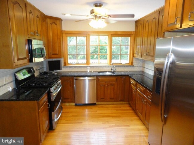 Building Photo - 7115 Warbler Ln