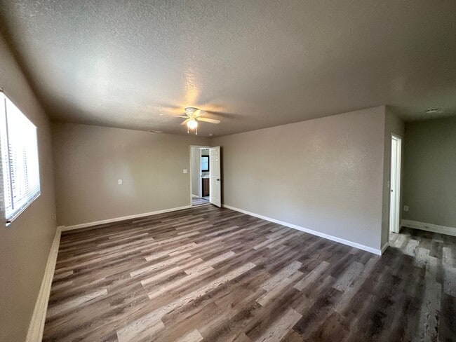 Building Photo - APPLY FOR THIS LOVELY HOME NOW!