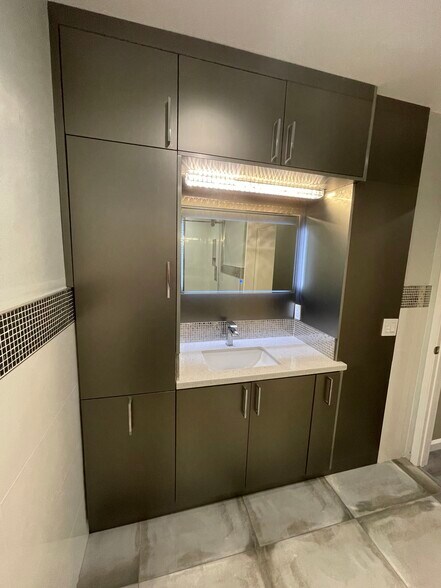 Building Photo - 8350 Burnet Ave