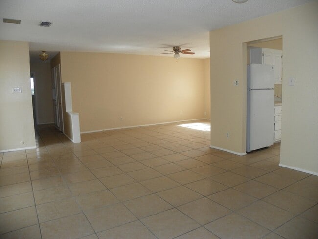 Building Photo - 11408 Lexington Ave NE