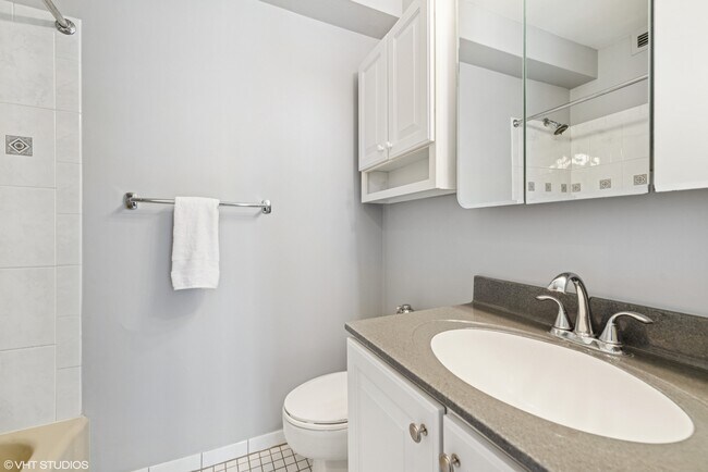 Building Photo - 330 W Diversey Pkwy