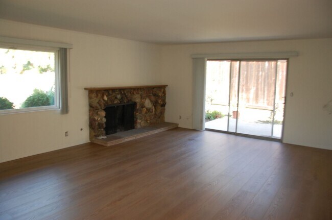 Building Photo - 092