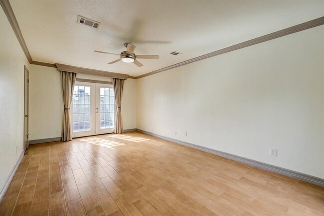 Building Photo - 3158 W Holcombe Blvd