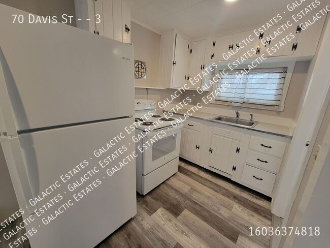 Building Photo - Townhouse 2 bed 1 bath walking distance to...