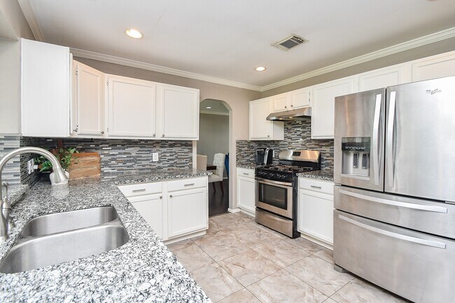 Building Photo - 7318 River Garden Dr