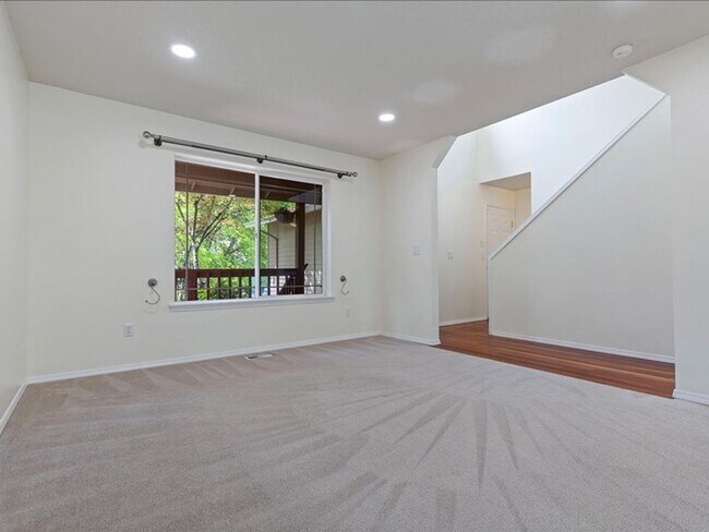 Building Photo - FOR RENT: MRS. CLEAN LIVED HERE! LOVELY HILLSBORO HOME AVAILABLE NOW! 4 BED, 2.5 BATH, 2 CAR GAR,...