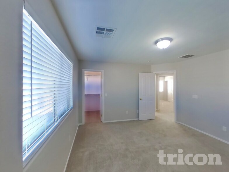 Building Photo - 10668 E Lupine Ln