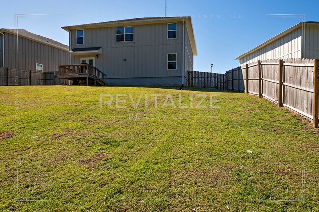 Building Photo - Beautiful 2-Story 5 BD 3 BA House in Spani...