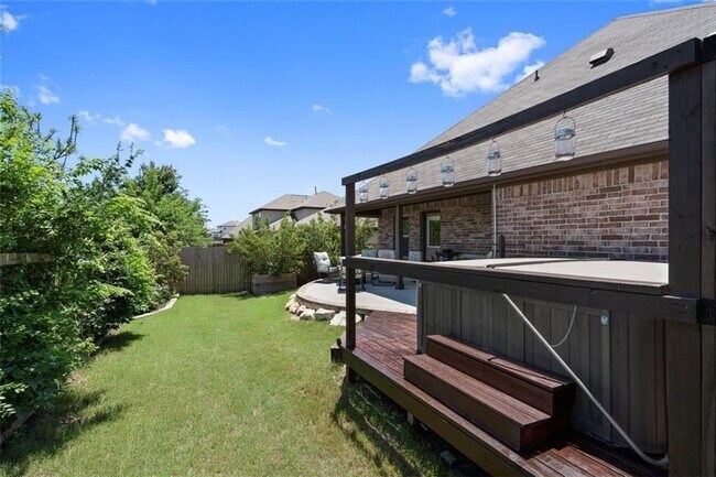 Building Photo - 1805 Morts Pl
