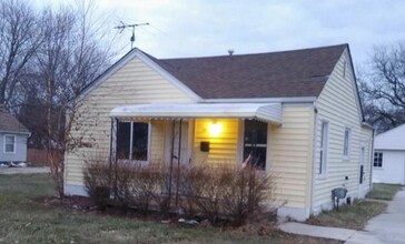 Building Photo - Charming Updated 2-Bedroom Home with Spacious Yard