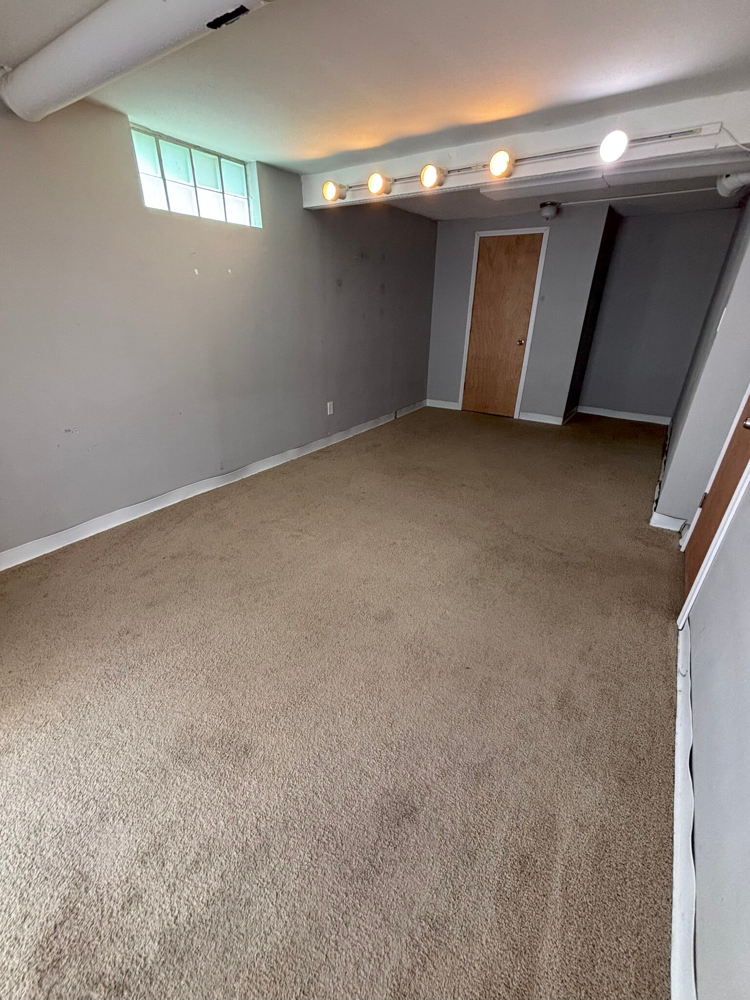 Basement Bedroom - 3125 Laurel Avenue
