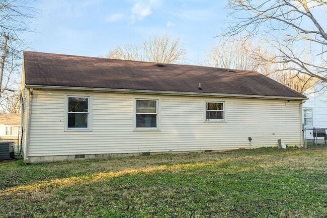 Building Photo - 312 W Schell St