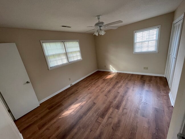 Building Photo - 137 Clay St