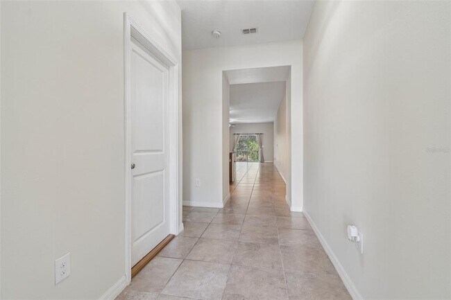 Building Photo - 10687 Lake Montauk Dr