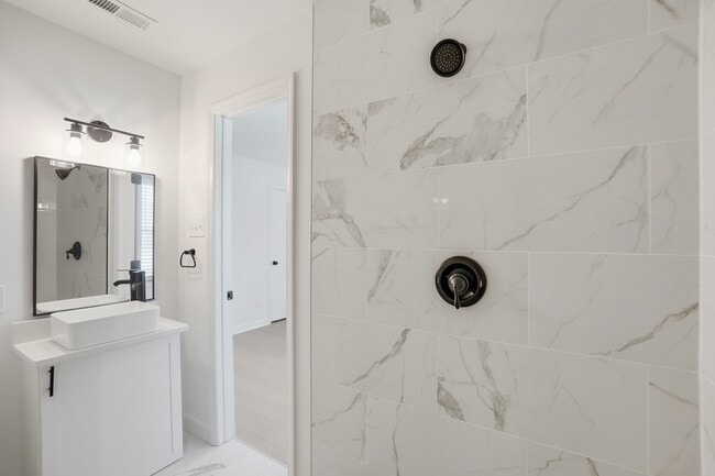 Building Photo - (Coming Soon) Beautifully Renovated 3-Bedroom with Fenced in Yard