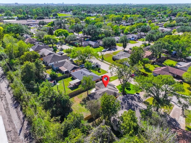 Building Photo - 10126 Pine Moss Dr