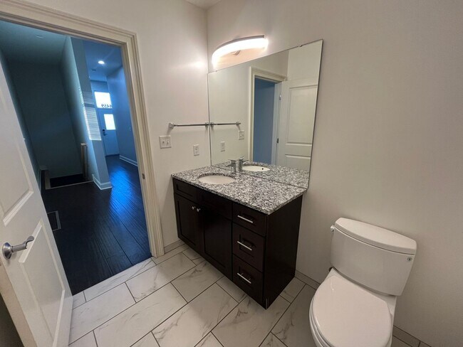 Building Photo - 4459 Swan Ave - Sassafras