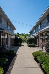 Building Photo - Pine Lane 32 B