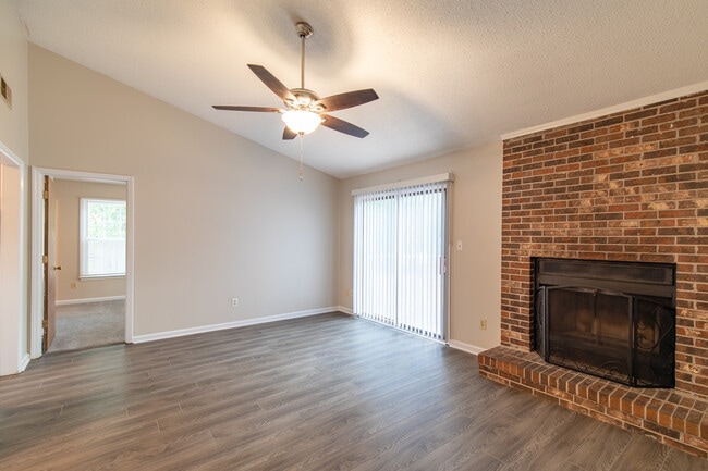 Building Photo - 1924 Greenstone Ct