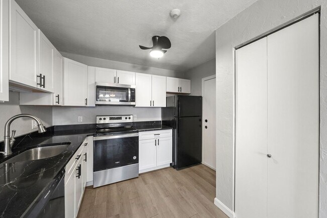 Building Photo - 22 Irving St