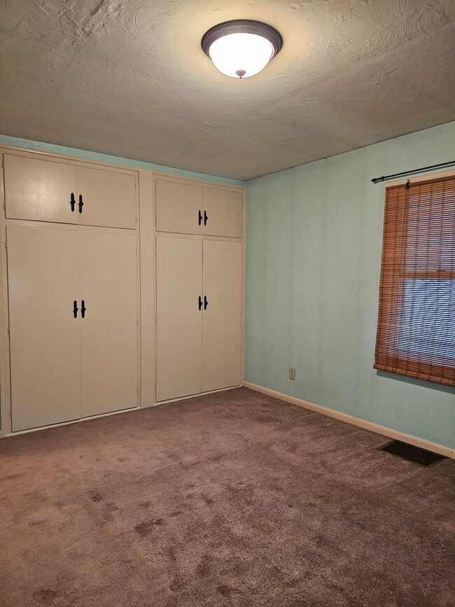 Building Photo - Cozy Fostoria Home