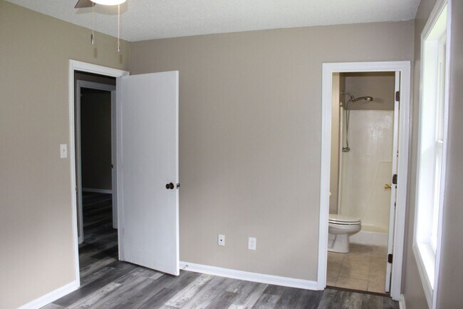 Building Photo - 101 Palmetta Dr