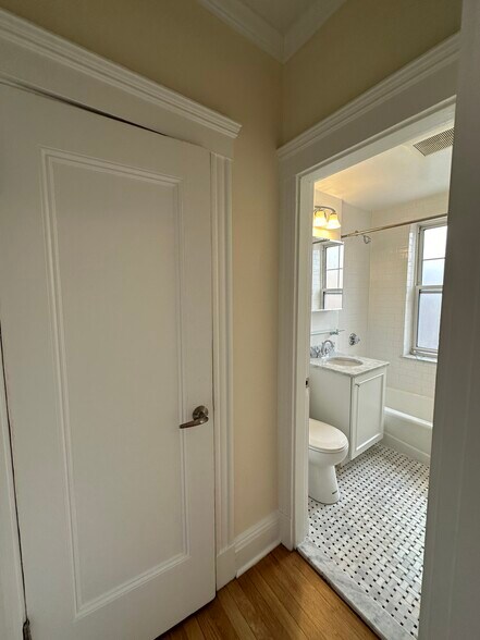 Building Photo - 3 Chauncy Ln