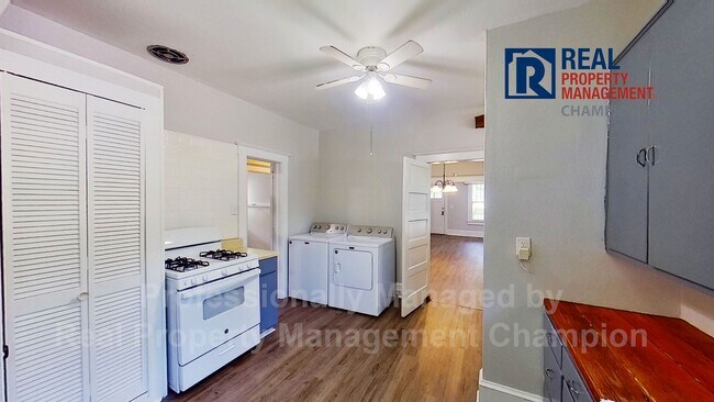 Building Photo - Charming 3 BD/1 BA Home with Fresh Updates...