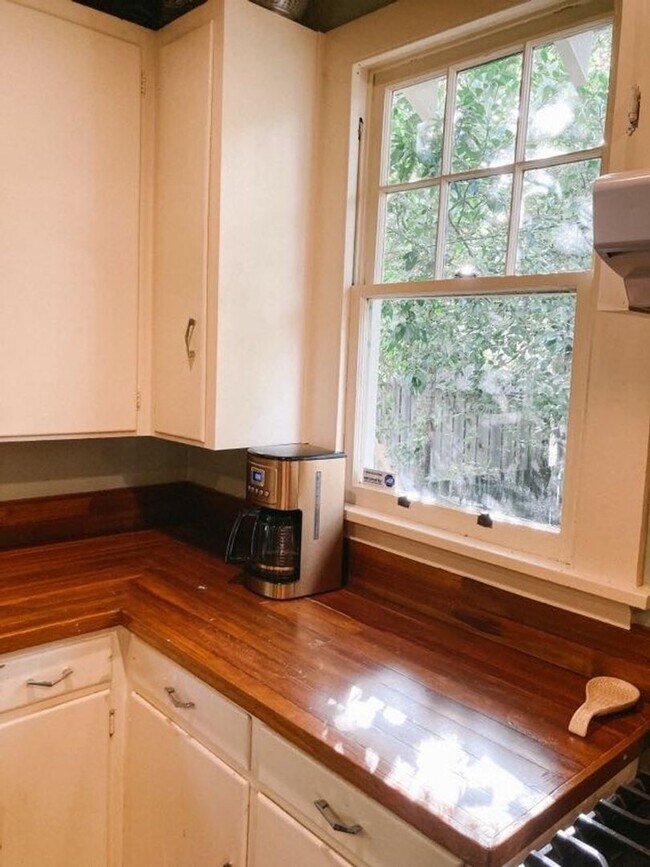 Building Photo - Midtown Bungalow 2BR House in Columbus Near Park