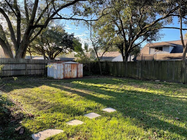 Building Photo - 22307 Red River Dr