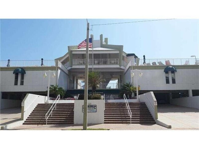 Building Photo - 111 Briny Ave