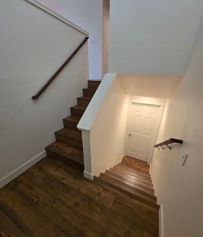 Building Photo - ***PENDING APPLICATION***4 Bedroom, 2 Bath...