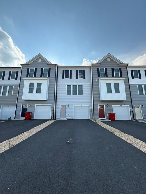 Building Photo - 28 Marineris Cir