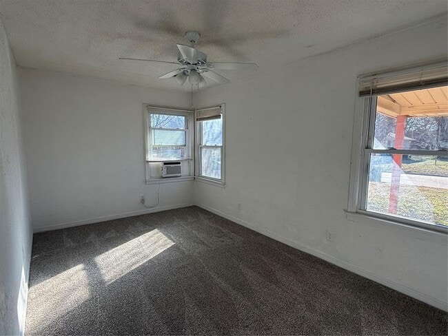 Building Photo - 4101 SE 11th St