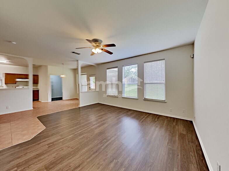 Building Photo - 2915 Encino Riv