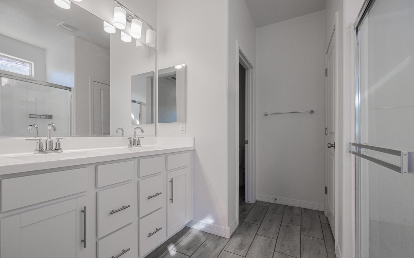 Building Photo - 5726 S 30th Gln