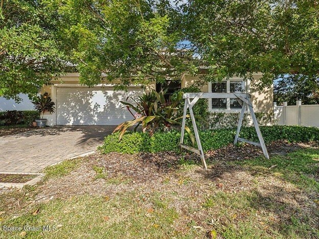 Building Photo - 121 Seminole Ln