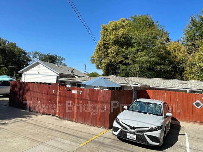 Building Photo - 474 Harding Ave