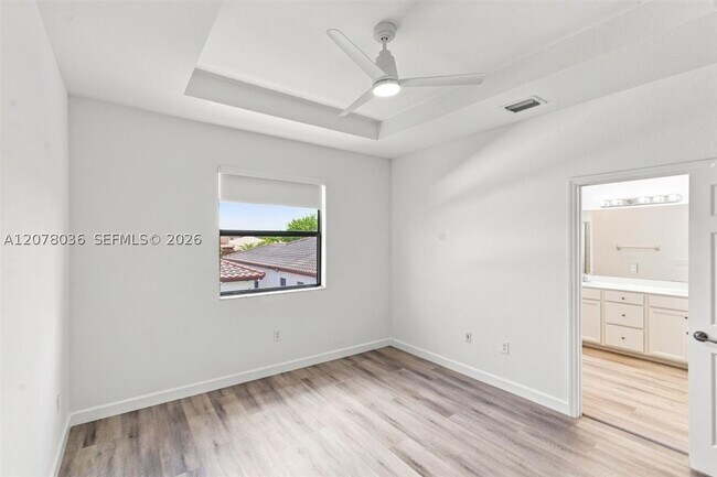 Building Photo - 125 SE 34th Terrace
