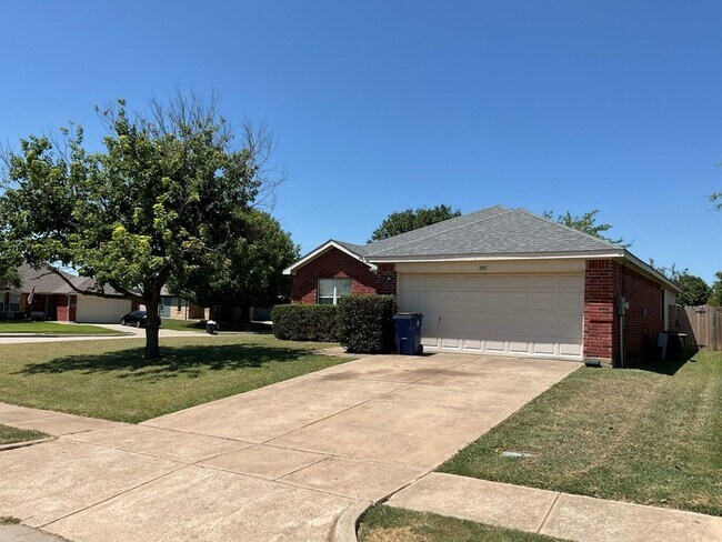 Building Photo - 1001 Stockton Dr