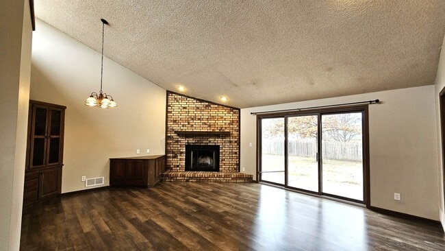 Building Photo - 2 Bedroom, 2 Bathroom with a Prime Location!