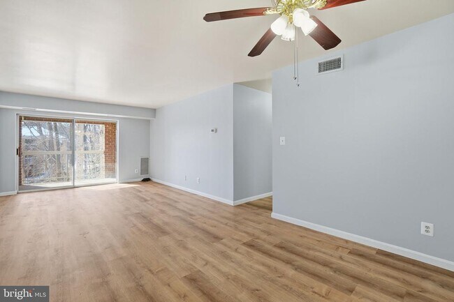 Building Photo - 5902 Cove Landing Rd