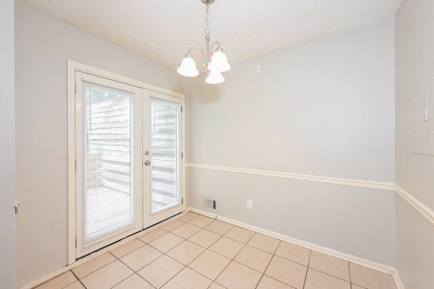 Building Photo - 5353 Ridgemere Ct